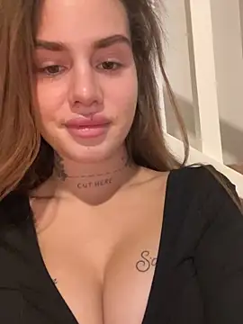 EmiliaCatalina online show from February 17, 2025, 10:47 pm