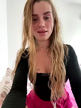 EmiliaCatalina online show from October 9, 2025, 7:56 pm