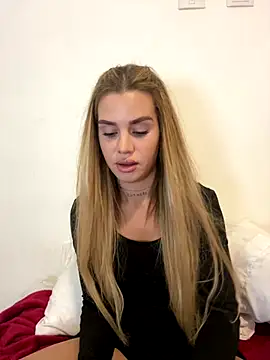 EmiliaCatalina online show from October 21, 2025, 10:32 pm