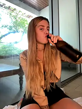 EmiliaCatalina online show from November 30, 2025, 5:39 pm