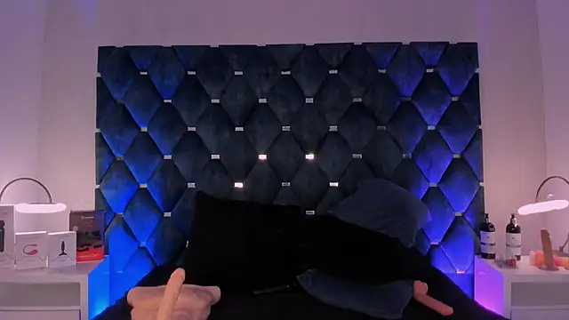 laura bassi online show from February 10, 2025, 9:36 am