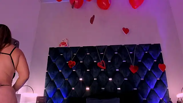 laura bassi online show from February 15, 2025, 12:43 pm