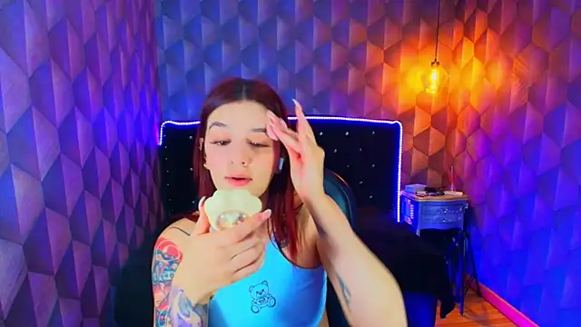 LiaHarryis online show from September 11, 2025, 6:19 pm