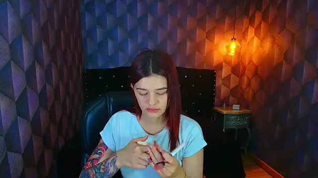 LiaHarryis online show from October 6, 2025, 6:49 pm