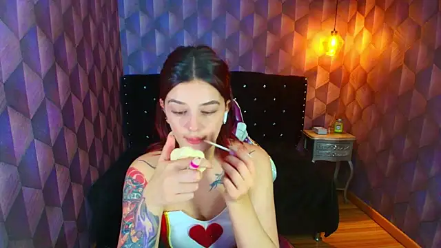 LiaHarryis online show from October 31, 2025, 5:36 pm