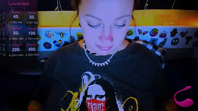 EllieOz online show from March 19, 2025, 5:28 pm