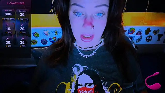 EllieOz online show from March 21, 2025, 5:34 pm