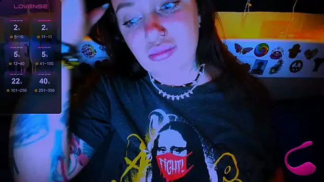 EllieOz online show from March 21, 2025, 8:40 pm