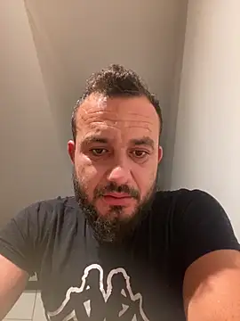 Snapshot of cosmin9000 chatting on October 4, 2025, 5:16 am cosmin9000 online show from October 4, 2025, 5:16 am