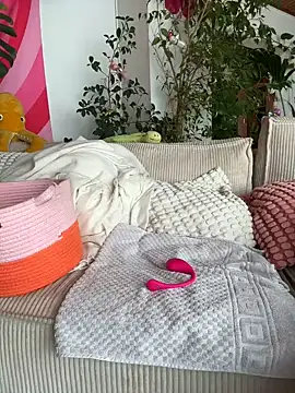 Stella-Kink online show from March 22, 2025, 9:56 am