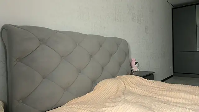 GracefulCharm online show from February 19, 2025, 5:38 am