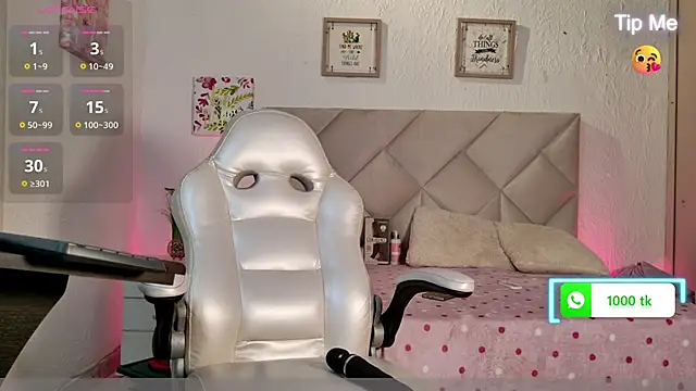 yuliana millerr online show from October 19, 2025, 6:19 pm