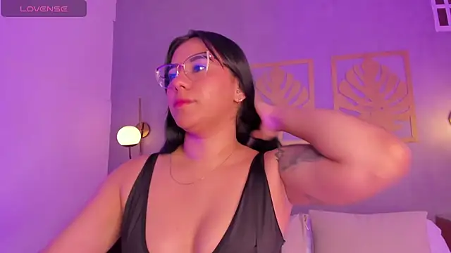 Snapshot of majo_rosse_ chatting on May 16, 2026, 7:12 pm majo rosse online show from May 16, 2026, 7:12 pm