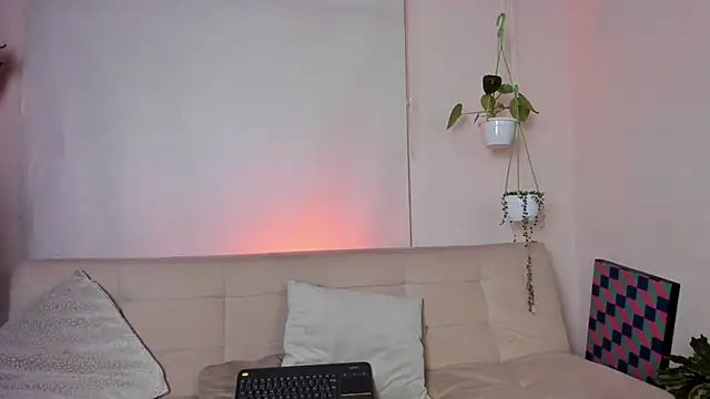 roselinedior online show from February 6, 2025, 3:20 pm