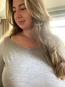 curvyflawless online show from December 6, 2024, 10:16 am