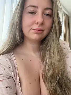 curvyflawless online show from January 11, 2025, 9:04 am