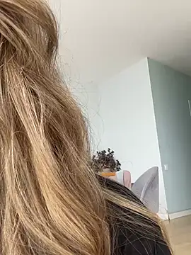 curvyflawless online show from February 9, 2025, 9:47 am