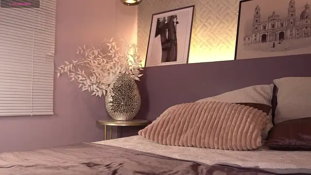 ElleDiane online show from January 8, 2025, 3:08 am