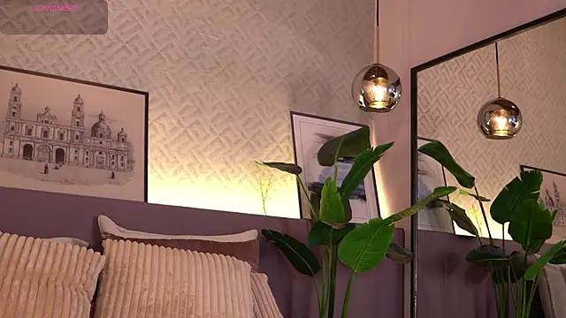 ElleDiane online show from September 22, 2025, 10:34 pm