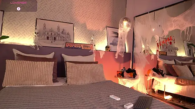 ElleDiane online show from October 23, 2025, 11:46 pm