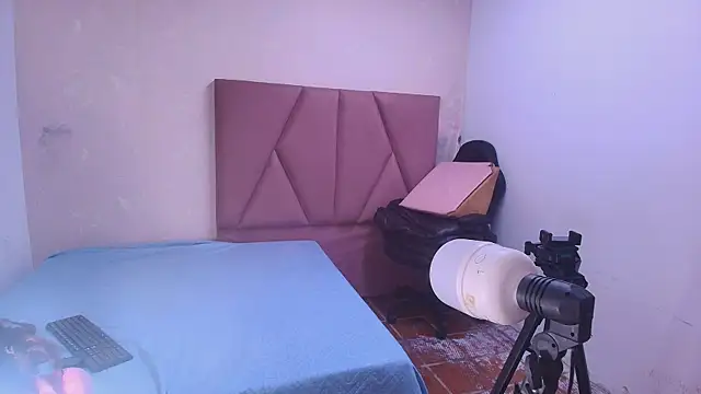 arl chloee online show from October 10, 2025, 3:05 am