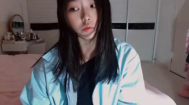 -Lucky Girl online show from February 18, 2025, 11:30 pm