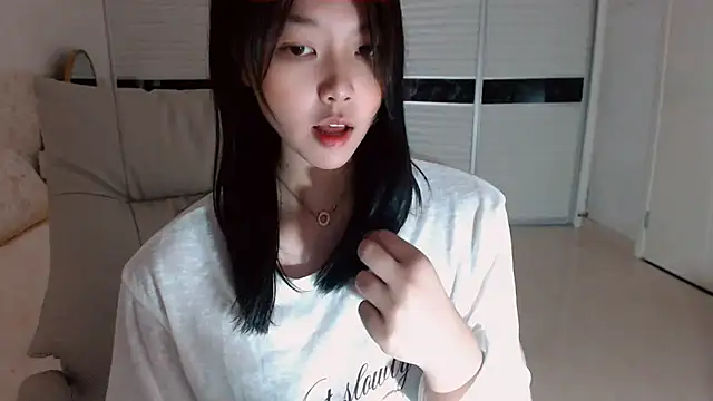 -Lucky Girl online show from September 17, 2025, 11:45 am