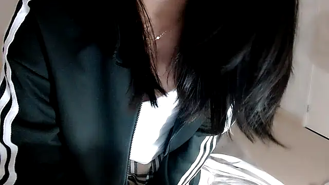 -Lucky Girl online show from October 9, 2025, 1:31 pm