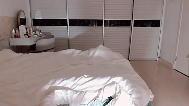 -Lucky Girl online show from October 14, 2025, 2:29 pm