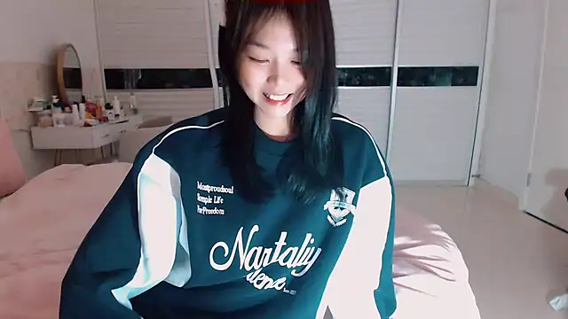 -Lucky Girl online show from October 27, 2025, 2:37 am