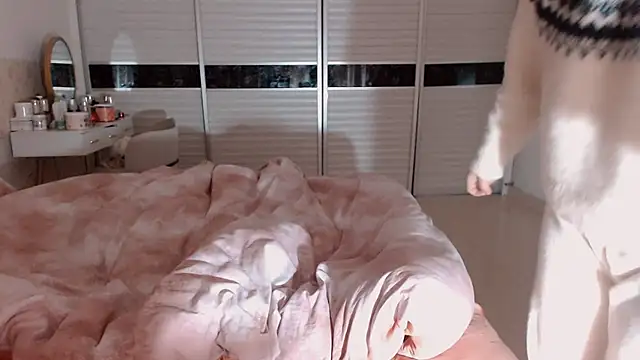 -Lucky Girl online show from December 21, 2025, 1:24 am