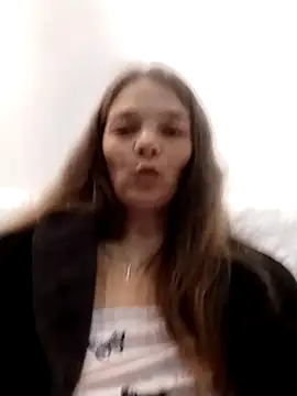 lostedbabys01 online show from September 24, 2025, 7:39 pm