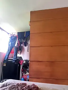 emmyjhonson07 online show from October 21, 2025, 3:24 pm