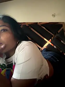 emmyjhonson07 online show from January 13, 2026, 9:31 pm