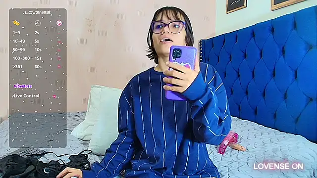 Snapshot of shybutdirtygirrll chatting on December 7, 2024, 12:24 pm shybutdirtygirrll online show from December 7, 2024, 12:24 pm