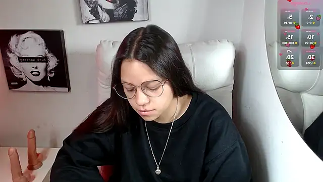 SamanthaRoldaan online show from November 13, 2025, 3:55 pm