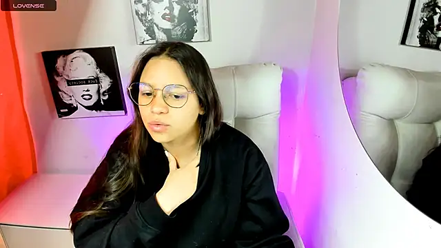 SamanthaRoldaan online show from April 13, 2026, 2:22 pm