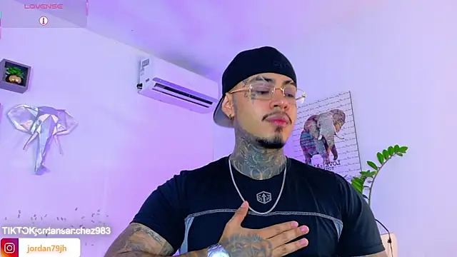 Snapshot of JordanSmiith_ chatting on April 24, 2026, 8:44 pm JordanSmiith online show from April 24, 2026, 8:44 pm