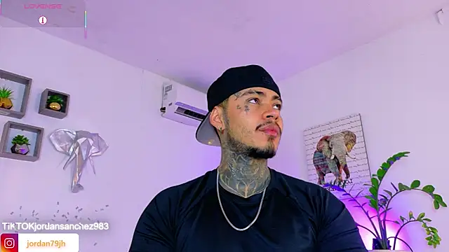 Snapshot of JordanSmiith_ chatting on May 5, 2026, 9:56 pm JordanSmiith online show from May 5, 2026, 9:56 pm