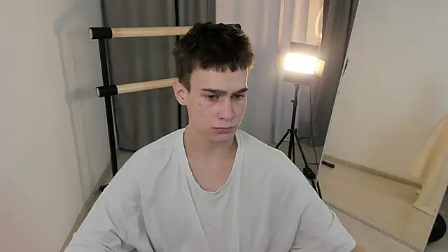 Kevin Kesi online show from November 17, 2025, 4:24 pm