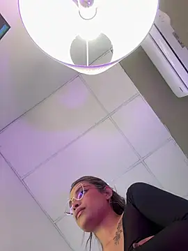 Snapshot of maykka chatting on February 12, 2025, 11:41 pm maykka online show from February 12, 2025, 11:41 pm