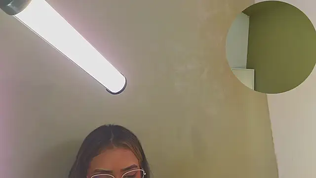 Snapshot of maykka chatting on February 17, 2025, 3:25 am maykka online show from February 17, 2025, 3:25 am