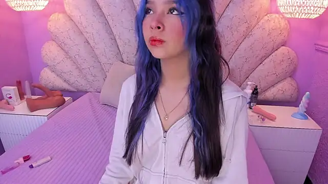 chloe watson  online show from December 21, 2024, 8:43 pm