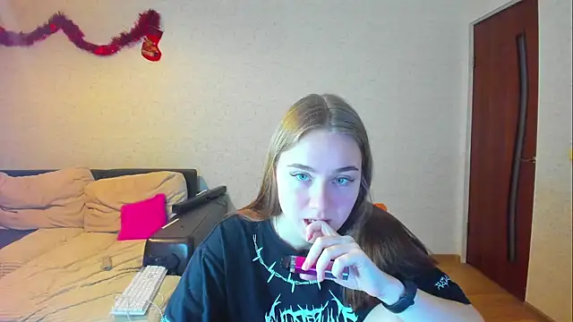 natali2550 online show from December 11, 2024, 9:01 pm