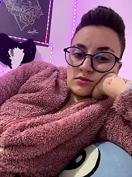 Snapshot of linda_33 chatting on December 3, 2024, 8:39 pm linda 33 online show from December 3, 2024, 8:39 pm