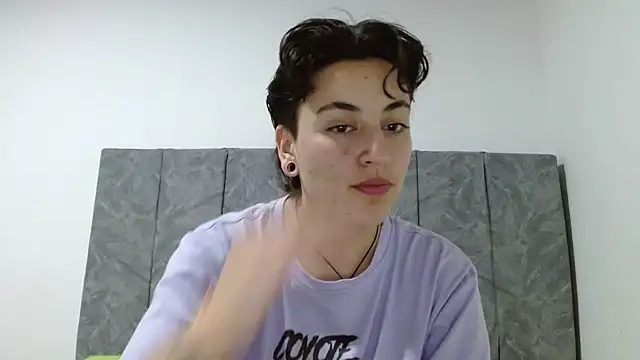 Snapshot of linda_33 chatting on September 15, 2025, 12:21 am linda 33 online show from September 15, 2025, 12:21 am