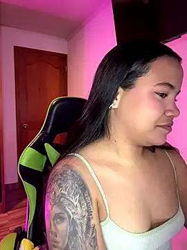 Snapshot of leila_22 chatting on September 23, 2025, 4:48 am leila 22 online show from September 23, 2025, 4:48 am