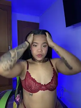 leila 22 online show from February 15, 2026, 7:16 am