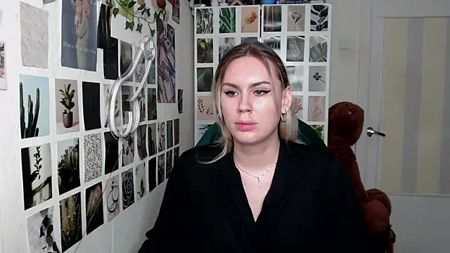 CapriScorpion online show from October 4, 2025, 10:13 am