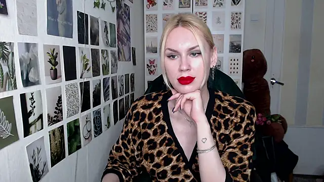 Snapshot of CapriScorpion chatting on May 10, 2026, 4:12 pm CapriScorpion online show from May 10, 2026, 4:12 pm